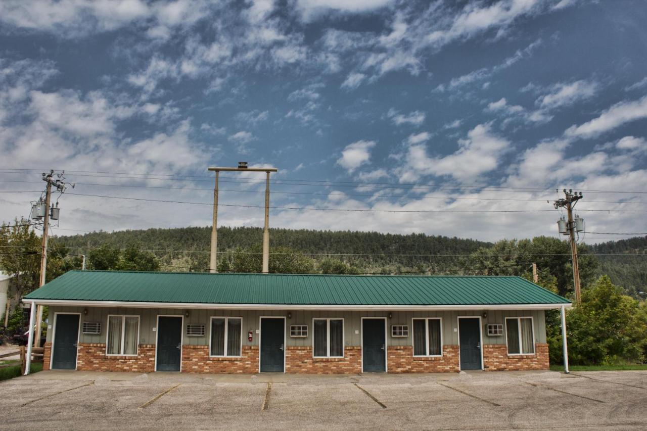 Deer Lodge Motel Sundance Exterior photo